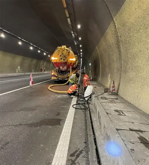 船山隧道排水渠清淤